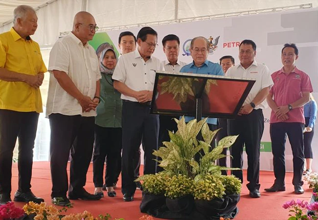 Piped gas supply benefited 67 traders at Medan Saberkas Miri.webp